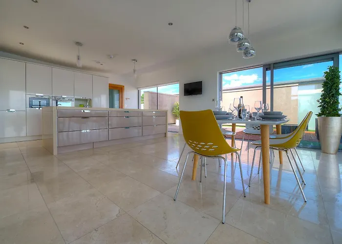 Tur An Tsaile - Lakeside Galway