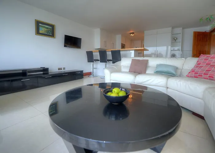 Tur An Tsaile - Lakeside Galway